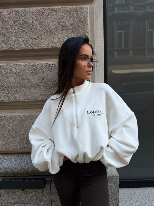 Ecru — bluza polarowa STAY WARM ze stójką, przód bluzy na modelce