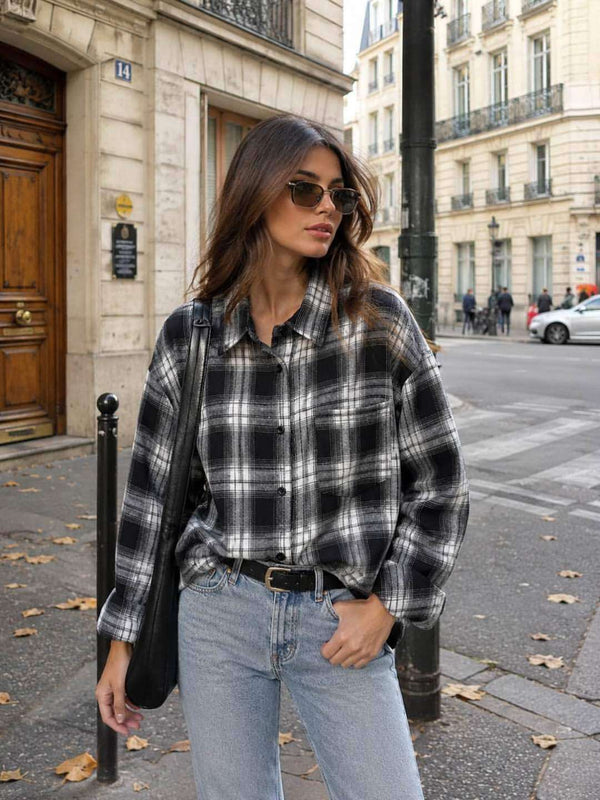 Czarno-biały — czarno-biała koszula oversize w kratę, Czarno-biała koszula oversize w kratę, przód na modelce