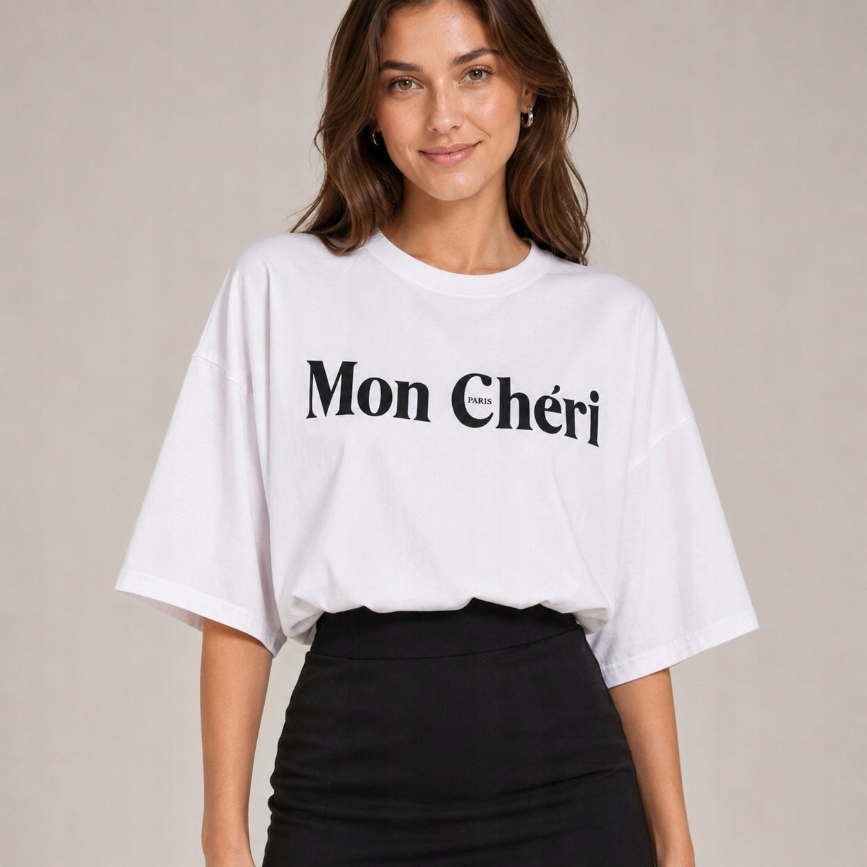 Biały t-shirt oversize Mon Cheri, detal