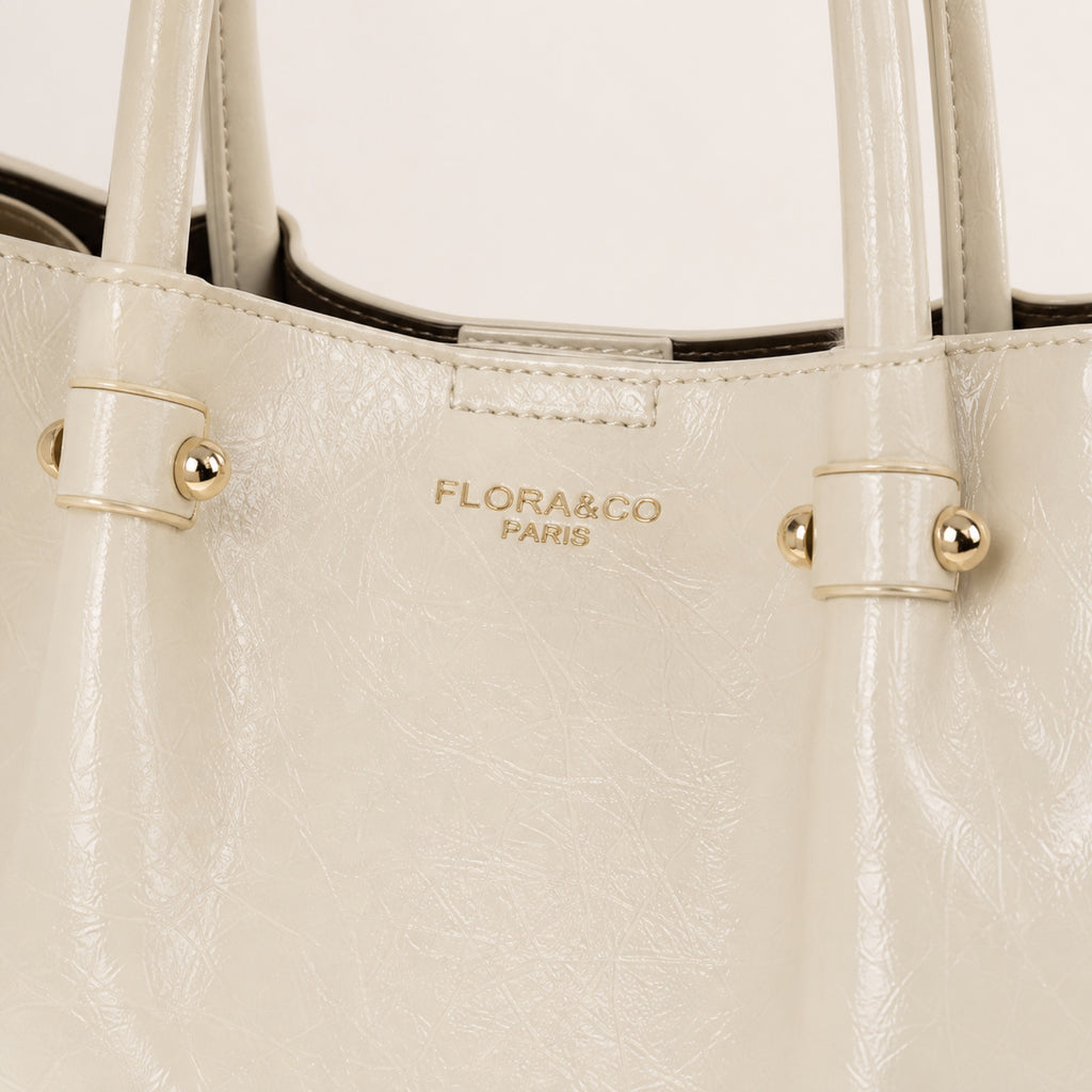 Ecru torebka shopperka z paskiem crossbody, detal materiału