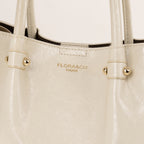 Ecru torebka shopperka z paskiem crossbody, detal materiału