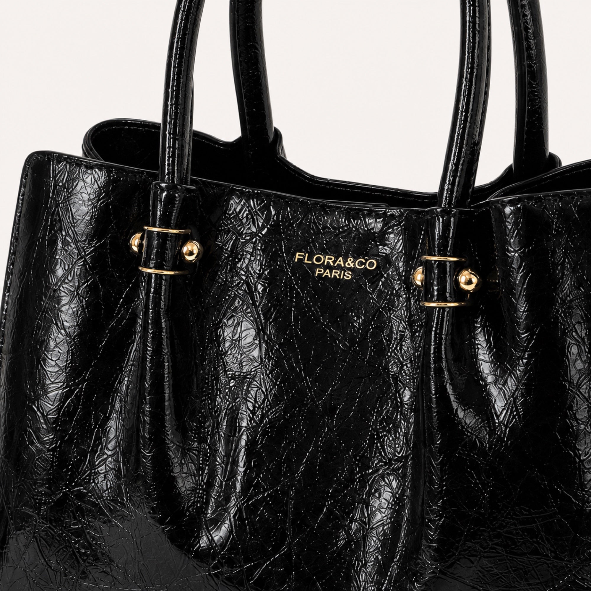 Czarny torebka shopperka z paskiem crossbody, detal materiału