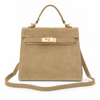 Beżowy torebka skórzana kuferek z klapką i paskiem crossbody, packshot