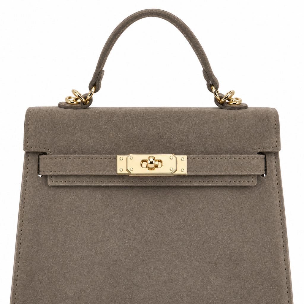 Mocha torebka skórzana kuferek z klapką i paskiem crossbody, obrotowe zapiecie i klapa