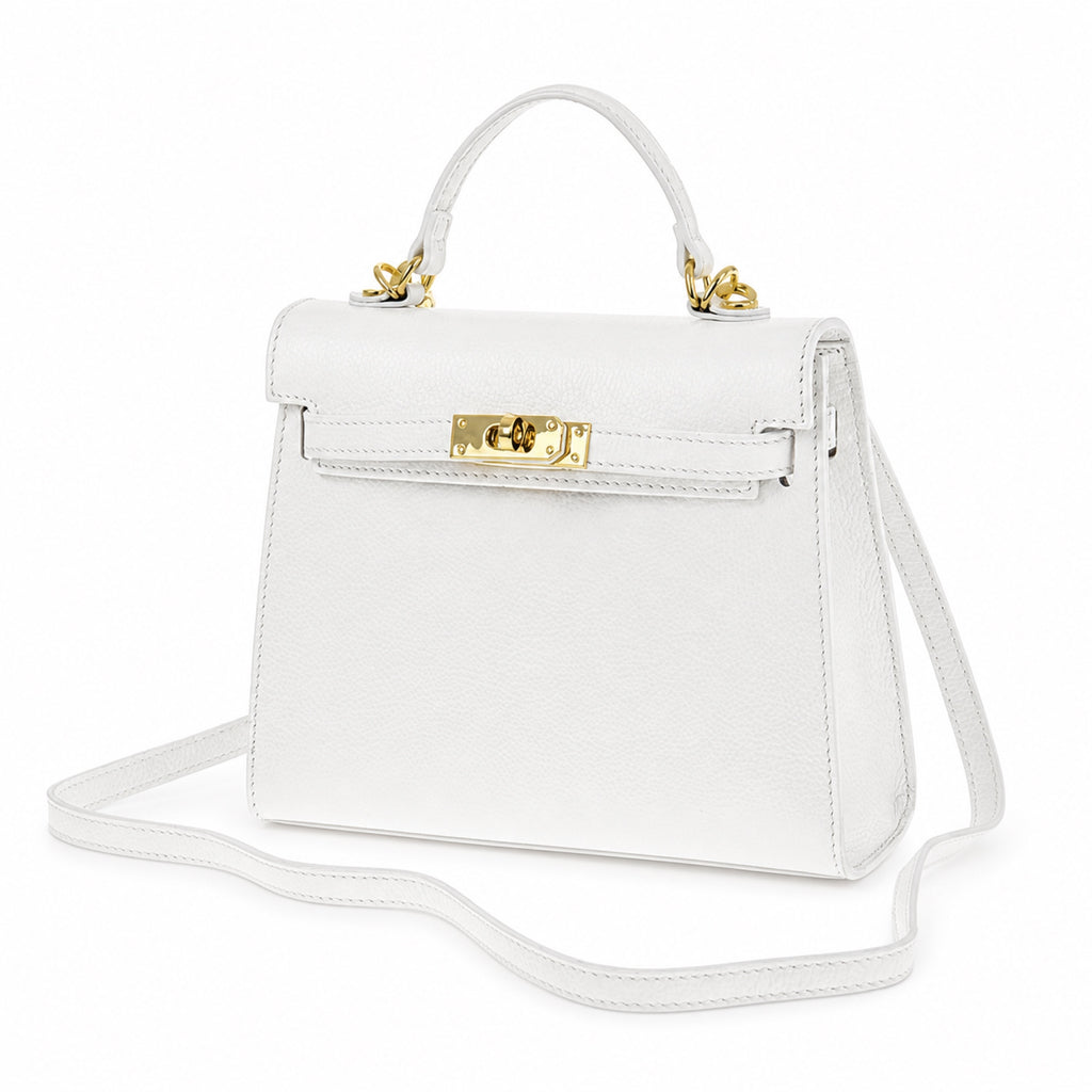 Biały torebka skórzana kuferek z klapką i paskiem crossbody, skos 3 4