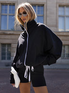 Czarny bluza oversize rozpinana z kontrastowym zamkiem, sylwetka