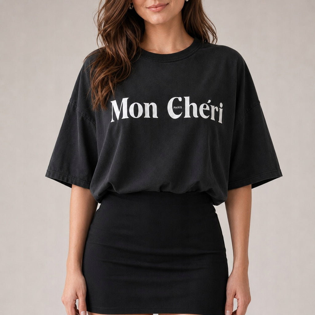 Czarny t-shirt oversize Mon Cheri, detal