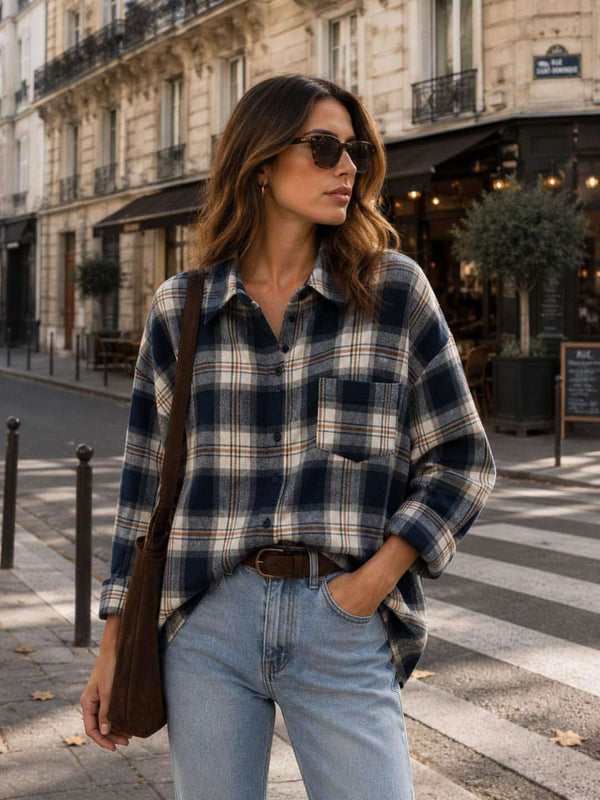 Granatowy — granatowa koszula oversize w kratę, Granatowa koszula oversize w kratę, przód na modelce