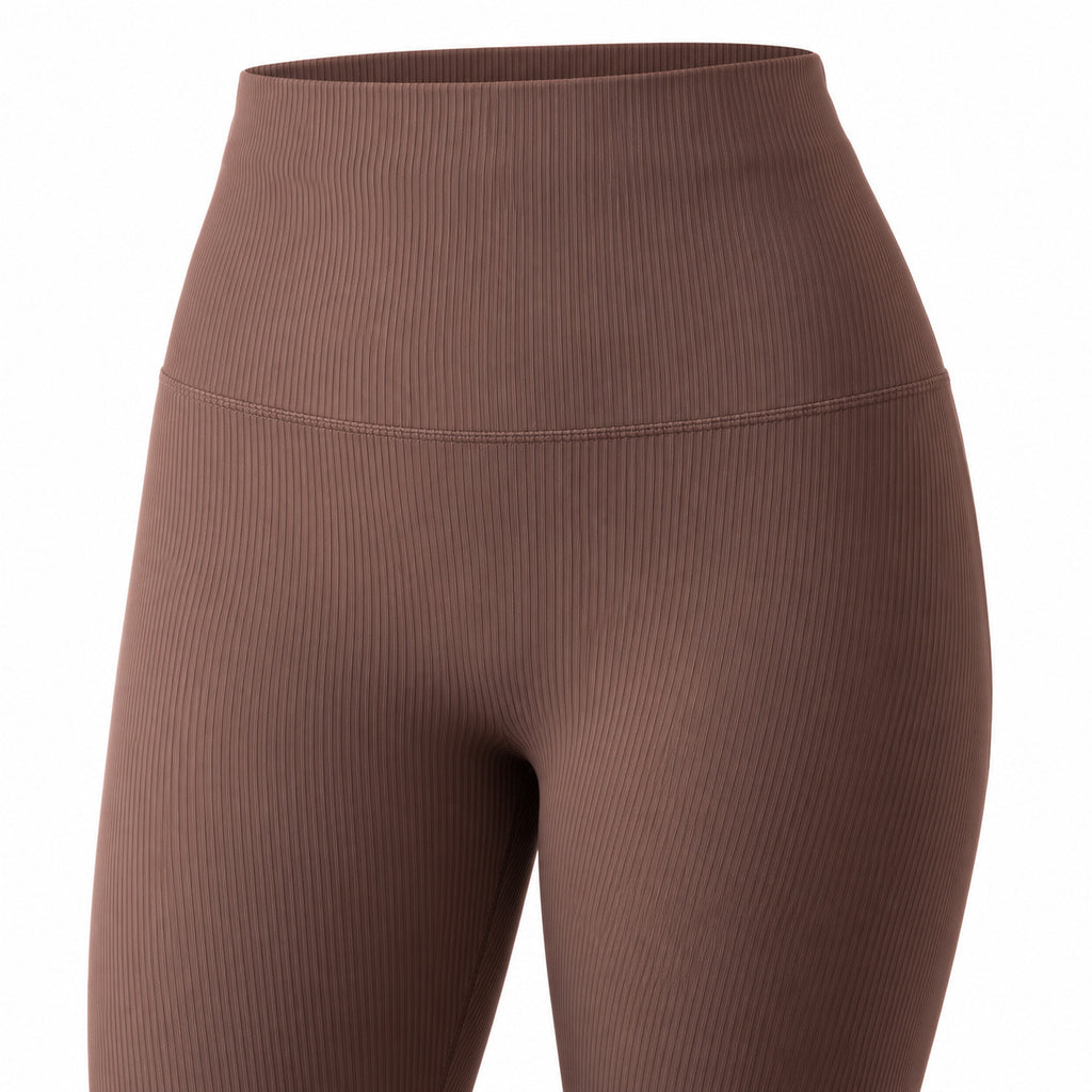 Brązowy — legginsy prążkowane z wysokim pasem, detal wysokiego pasa i prążkowanej dzianiny — packshot na białym tle