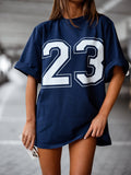 Granatowy — t-shirt oversize z numerem 23, przód z bliska