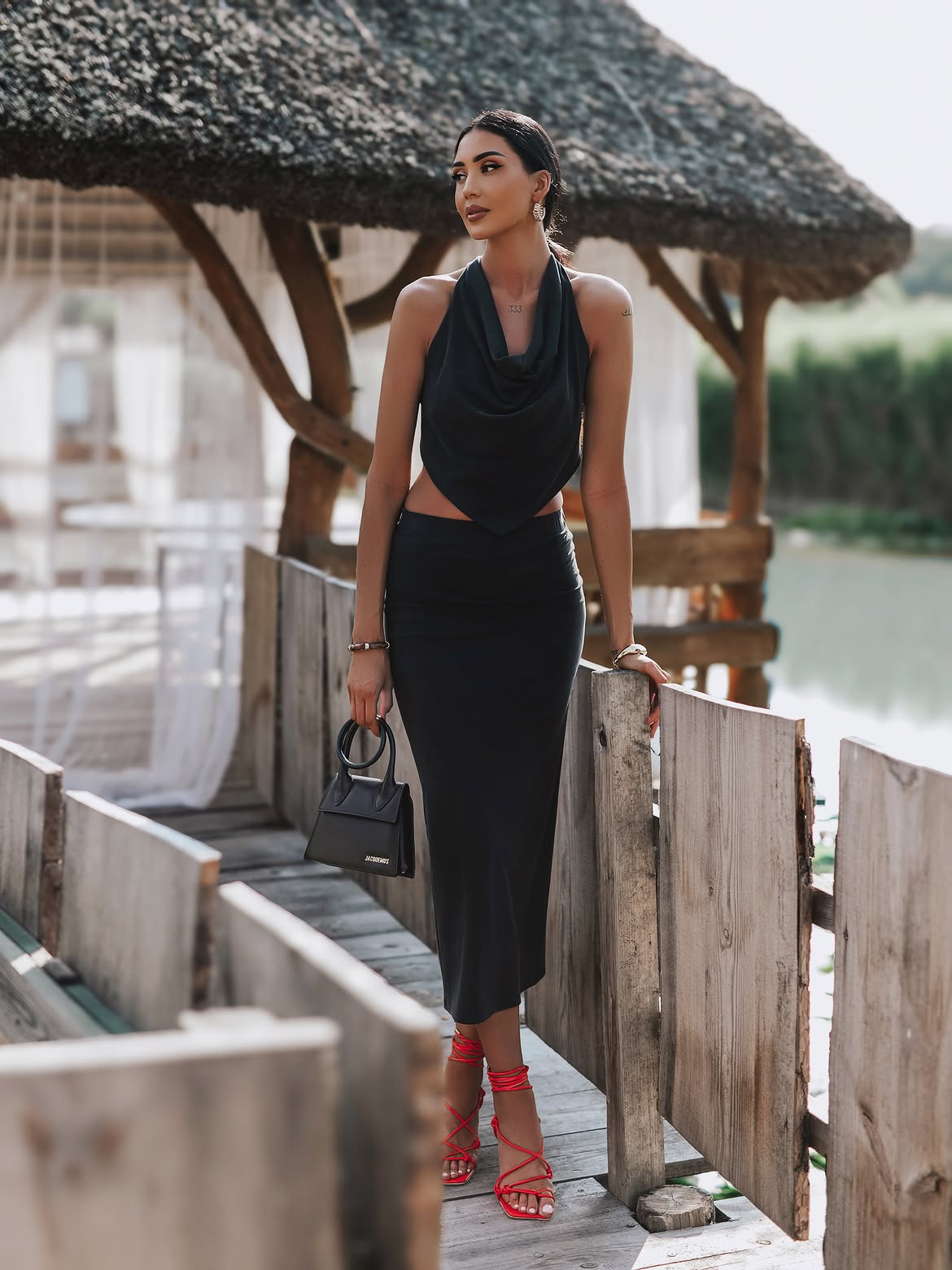 Czarny: komplet top halter i spódnica midi