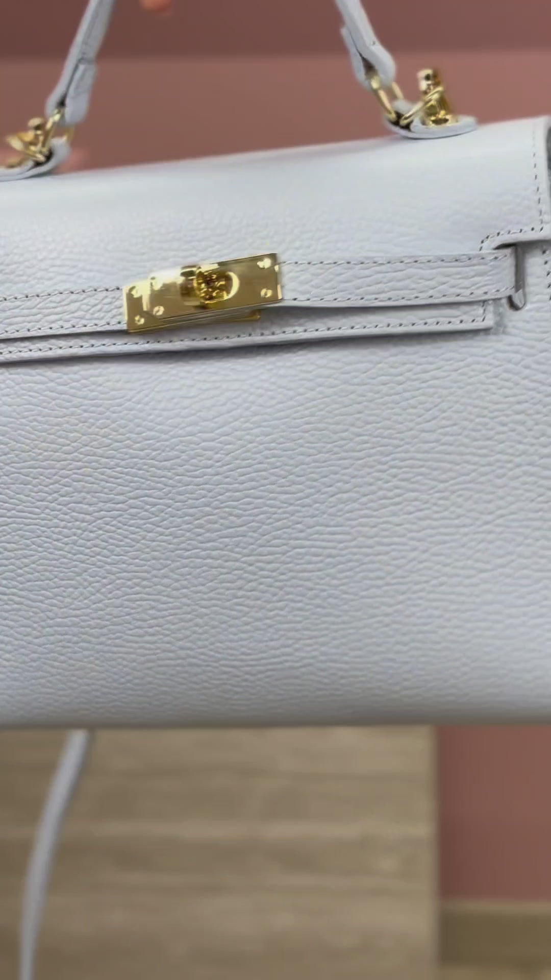 Torebka skórzana kuferek z klapką i paskiem crossbody