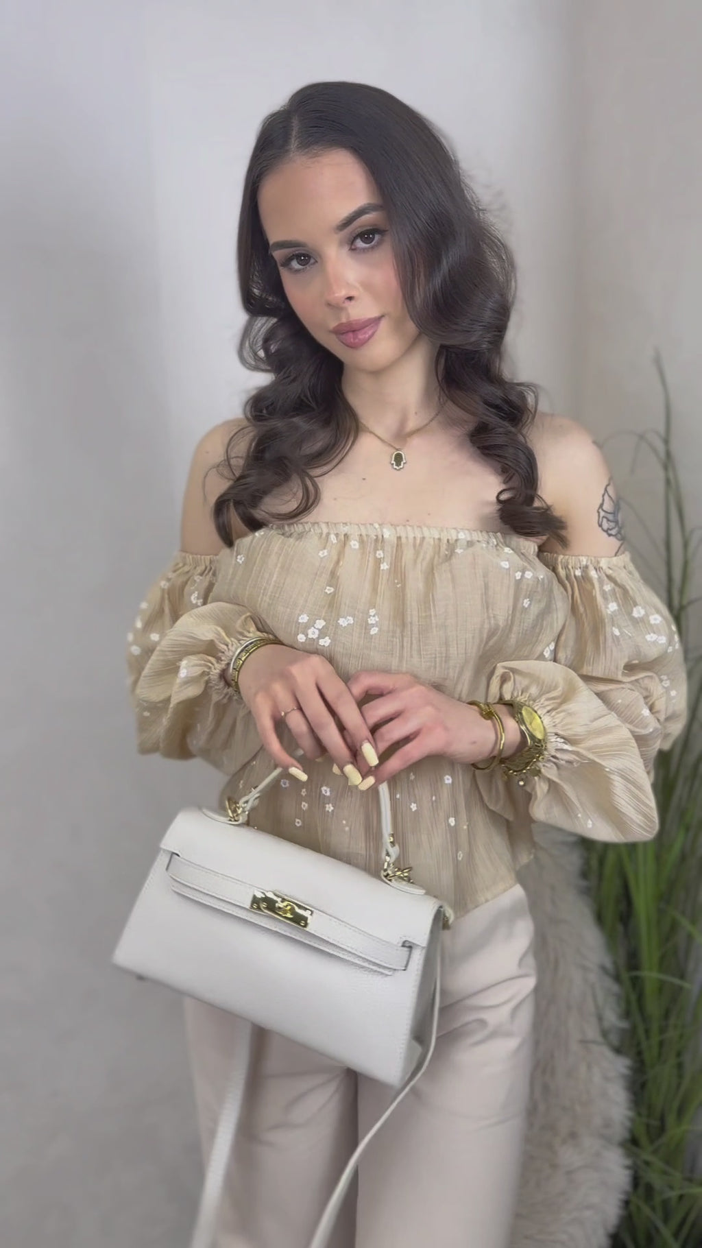 Skórzana torebka kuferek Laura Biaggi — prezentacja całego modelu, kolorów, zapięcia i wnętrza