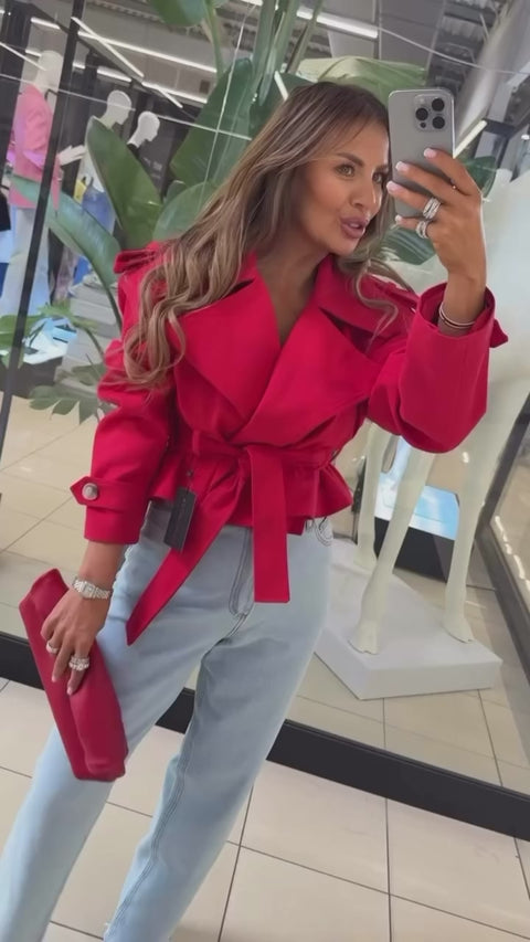 Kurzer Trenchcoat mit Bindegürtel