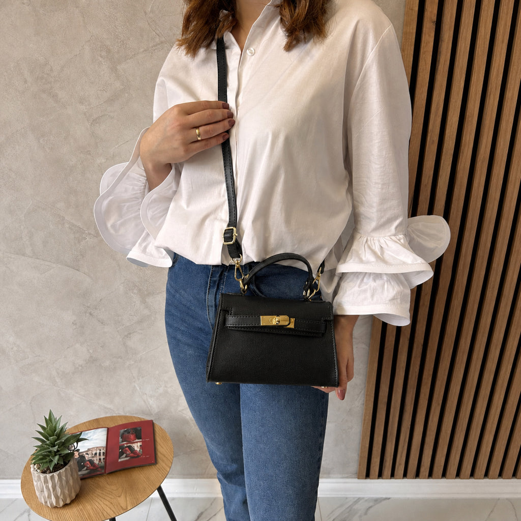 Czarny mini torebka kuferek, na modelce crossbody