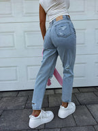 Jasnoniebieski jeansy mom fit, tył