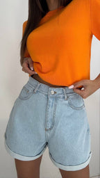 Jasnoniebieski szorty jeansowe mom fit, przód